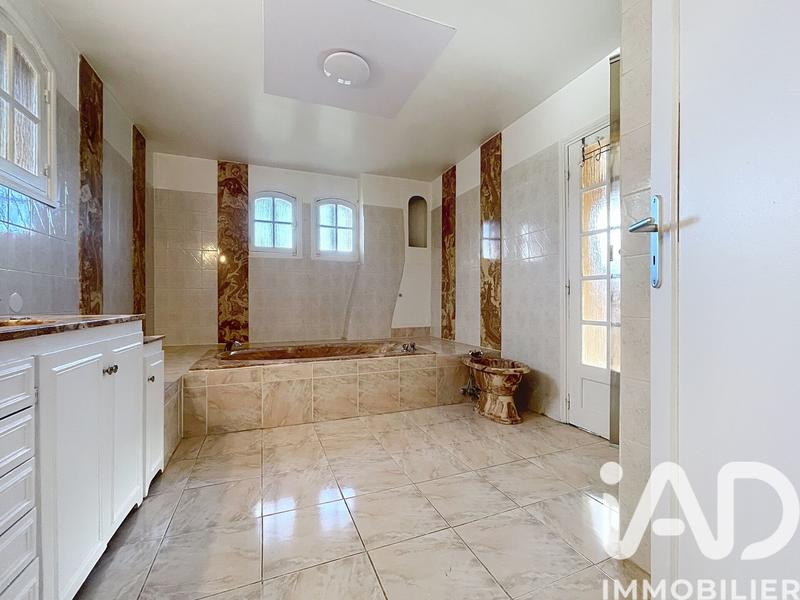 Maison - 180 m² - 7 pièces