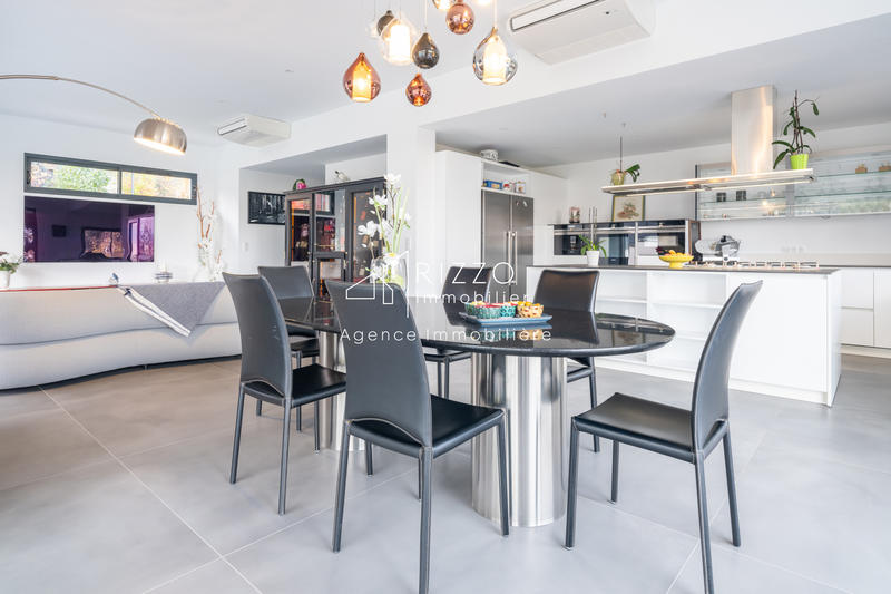 Villa - 290 m² - 6 pièces