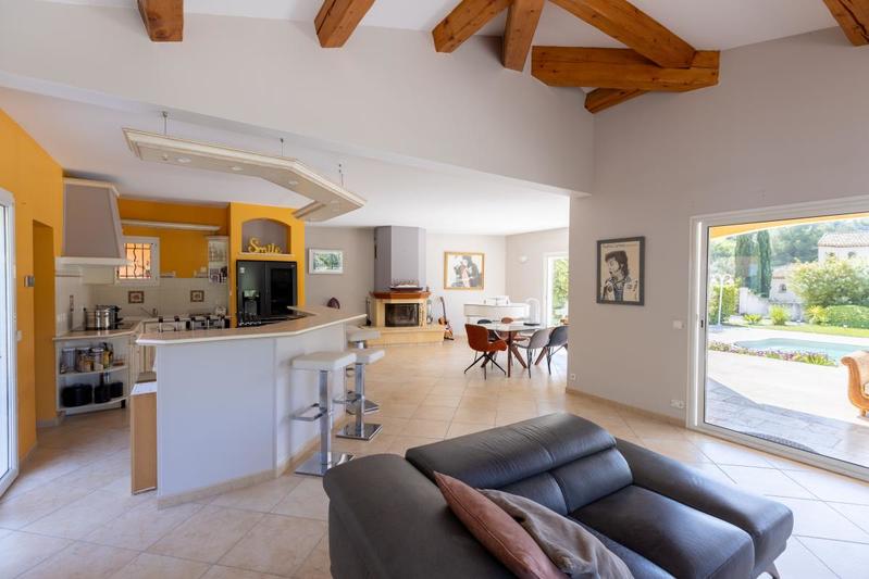 Maison - 243 m² - 5 pièces