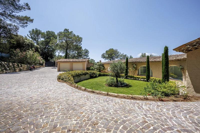 Maison - 540 m² - 10 pièces