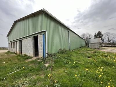 Maison ancienne - 530 m² - 3 pièces