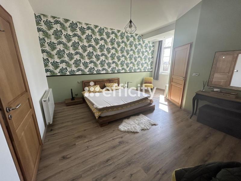 Maison - 361 m² - 8 pièces