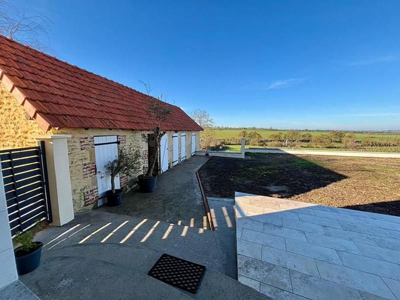 Maison - 230 m² - 8 pièces