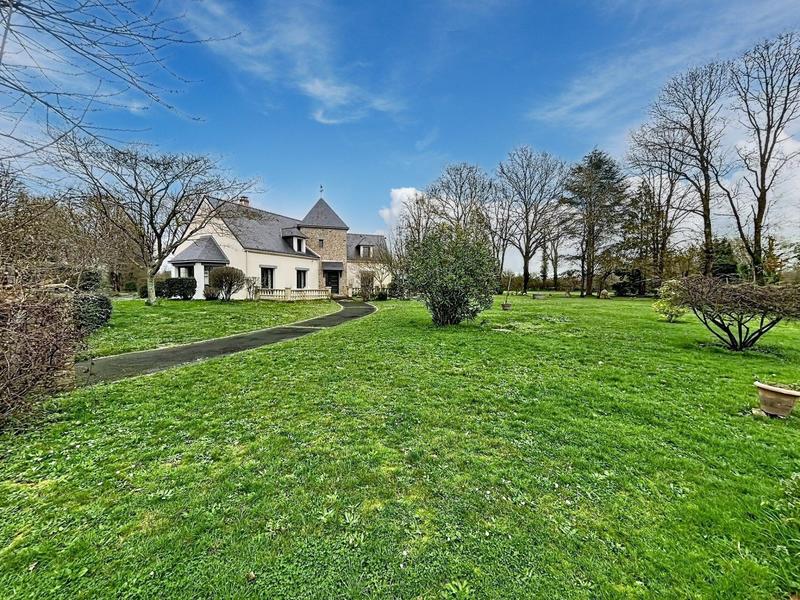 Maison - 220 m² - 7 pièces