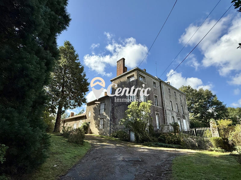 Maison - 275 m² - 13 pièces