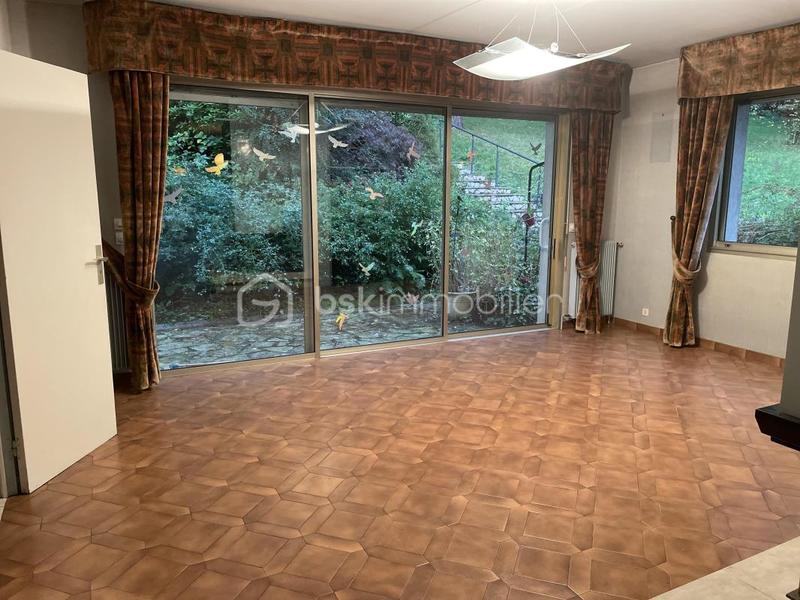 Demeure - 375 m² - 9 pièces