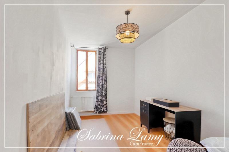 Maison - 210 m² - 7 pièces