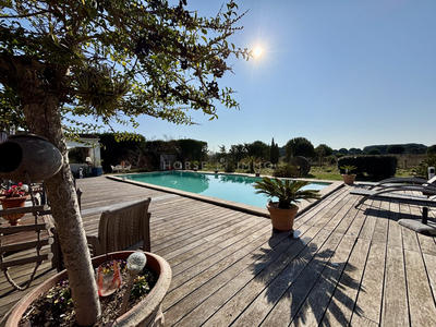 Mas - 453 m² - 20 pièces