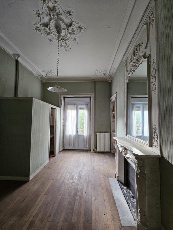 Maison - 275 m² - 12 pièces