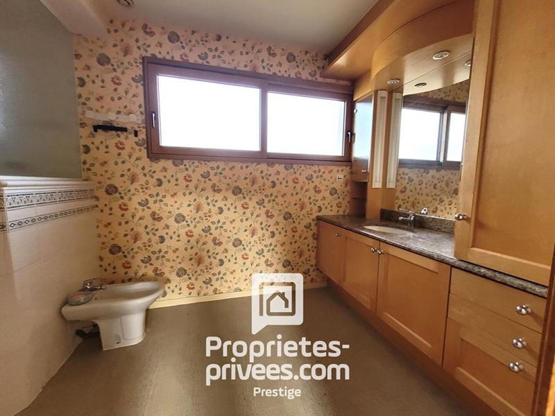 Demeure - 215 m² - 7 pièces