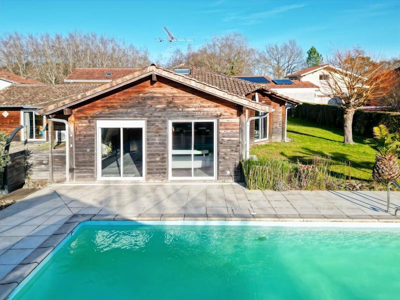 Villa - 250 m² - 8 pièces