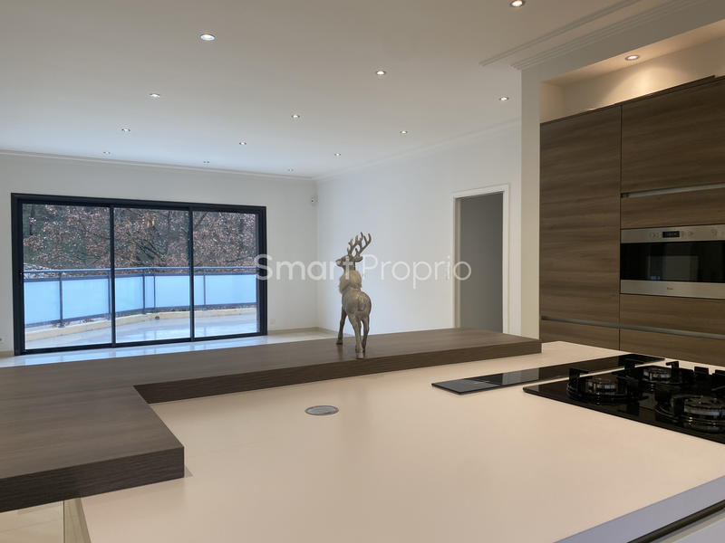 Propriété - 250 m² - 6 pièces