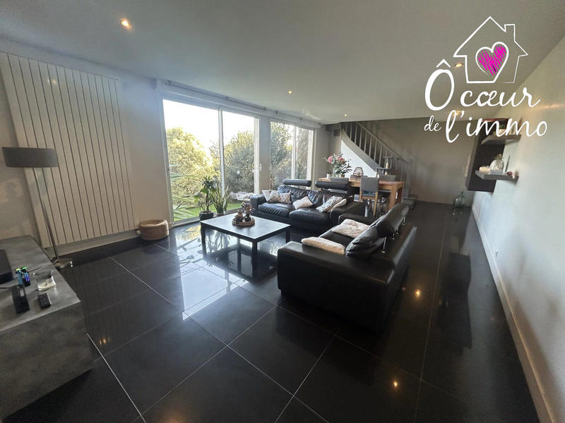 Maison - 251 m² - 9 pièces