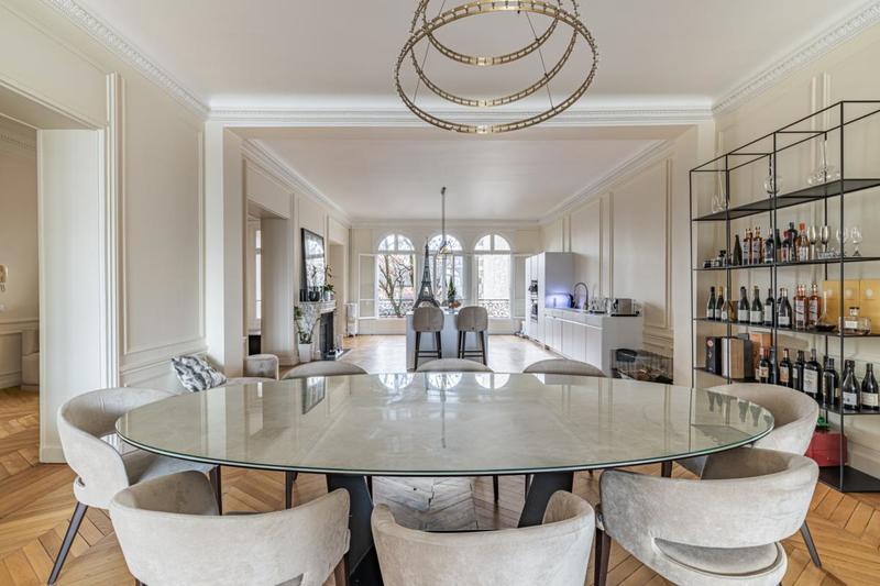 Appartement - 244 m² - 6 pièces