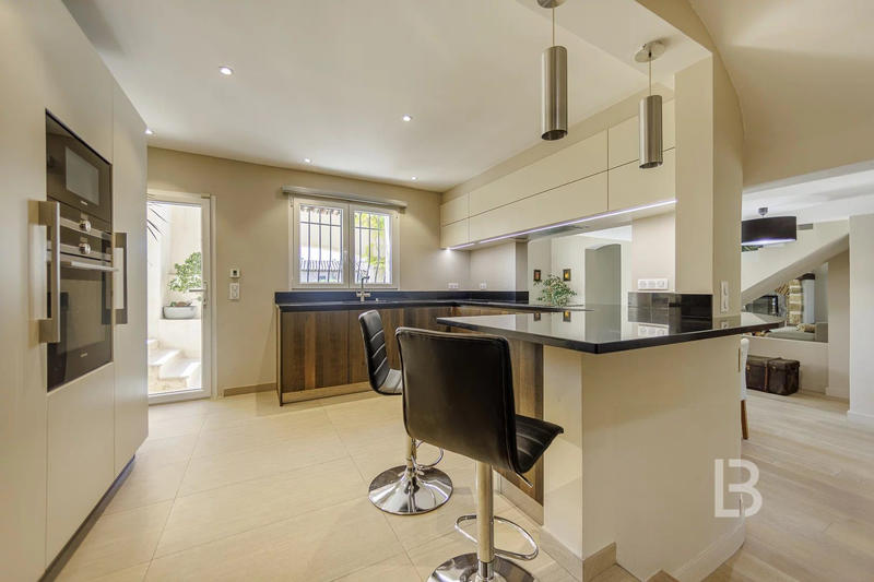 Villa - 196 m² - 6 pièces