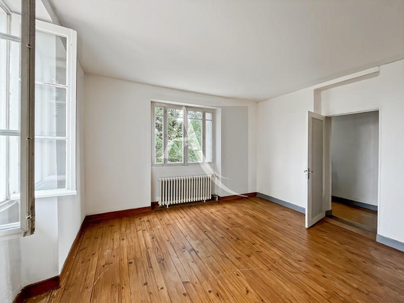 Maison - 200 m² - 9 pièces