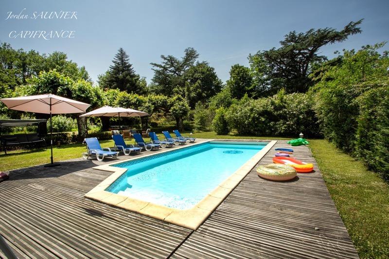 Demeure - 393 m² - 14 pièces