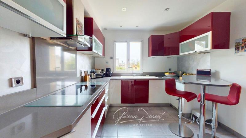 Maison - 165 m² - 8 pièces