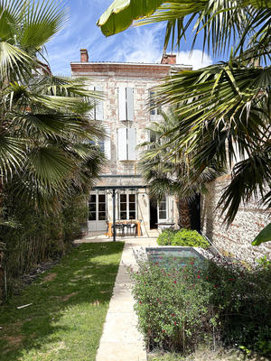 Maison - 275 m² - 6 pièces