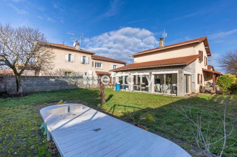 Maison - 104 m² - 5 pièces