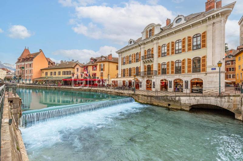 Appartement ancien - 152 m² - 5 pièces