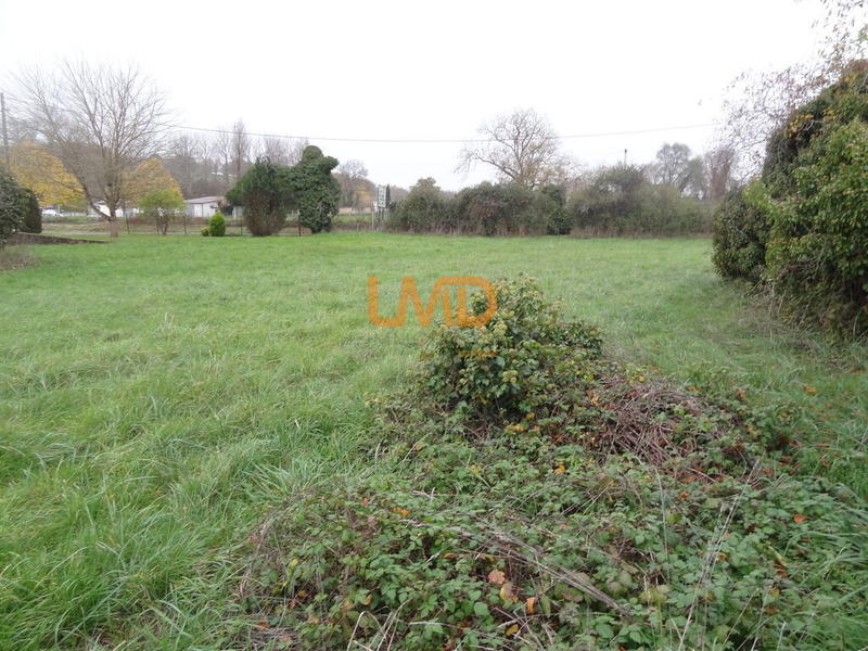Terrain constructible - 1 827 m²
