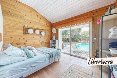 Villa - 220 m² - 8 pièces