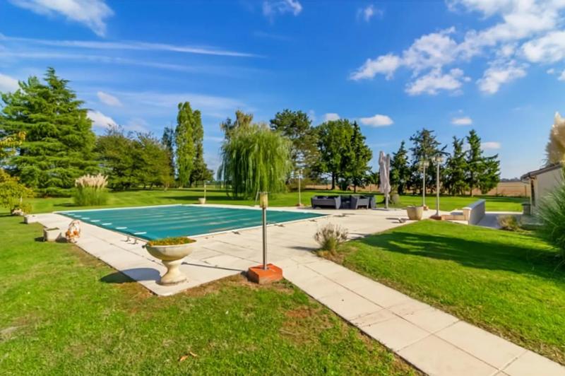 Propriété - 300 m² - 9 pièces