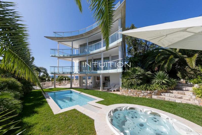 Villa - 320 m² - 6 pièces