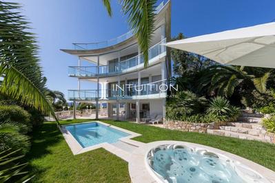 Villa - 320 m² - 6 pièces