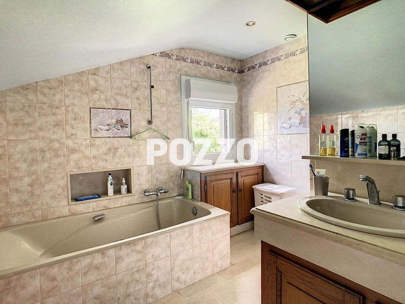 Maison - 199 m² - 7 pièces