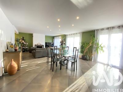 Maison - 180 m² - 8 pièces
