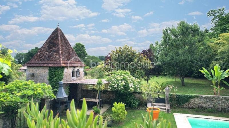 Demeure - 230 m² - 5 pièces