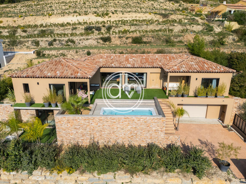 Villa - 331 m² - 8 pièces