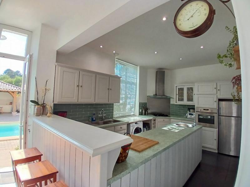 Maison - 253 m² - 10 pièces