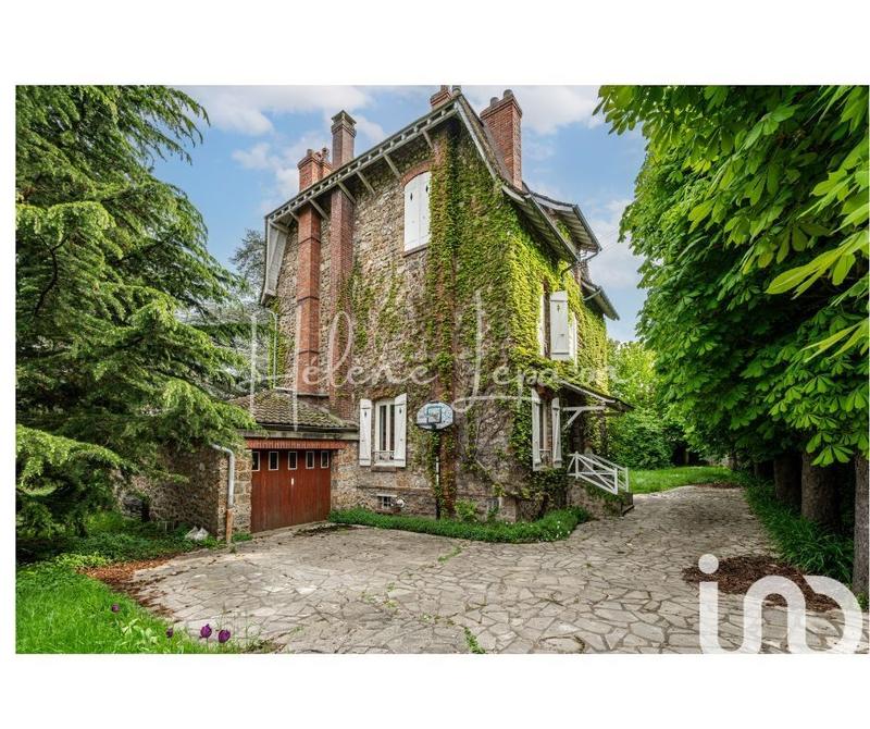 Maison - 240 m² - 10 pièces