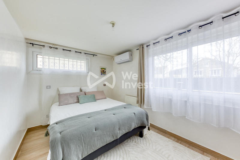 Maison traditionnelle - 237 m² - 10 pièces