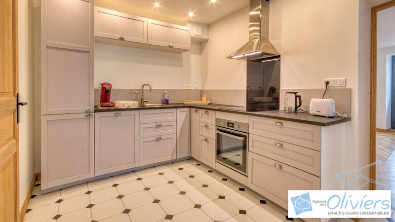 Maison - 229 m² - 9 pièces