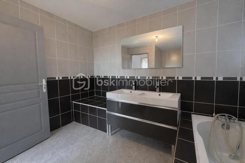 Maison - 186 m² - 5 pièces