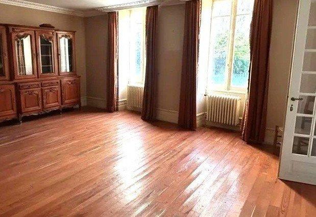 Maison - 232 m² - 8 pièces