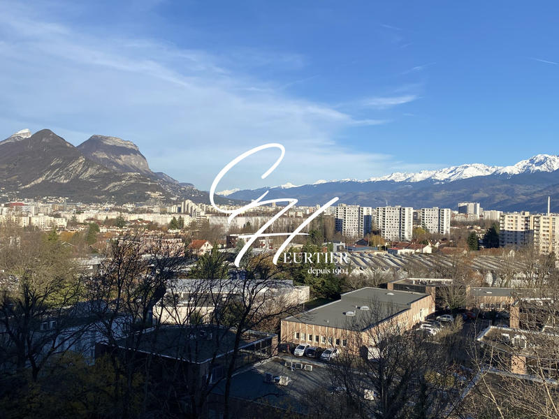 Appartement - 79 m² - 3 pièces