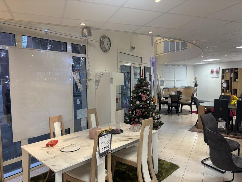 Local commercial - 1 365 m²