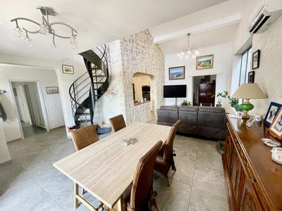 Maison - 198 m² - 5 pièces