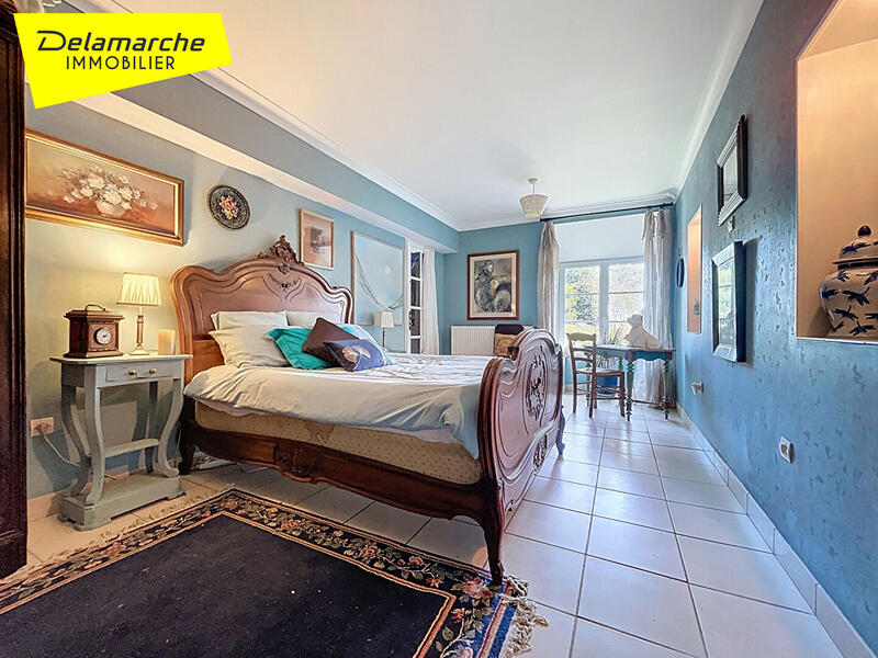 Maison - 237 m² - 9 pièces