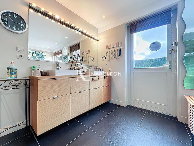 Maison - 200 m² - 6 pièces