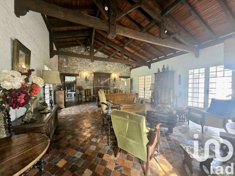 Maison - 258 m² - 8 pièces