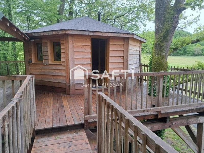 Maison - 859 m² - 19 pièces