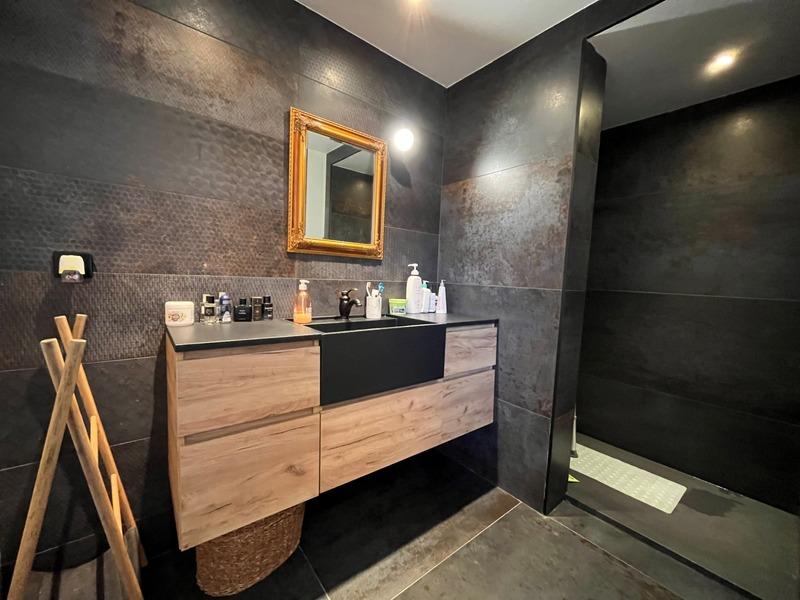 Maison - 215 m² - 6 pièces