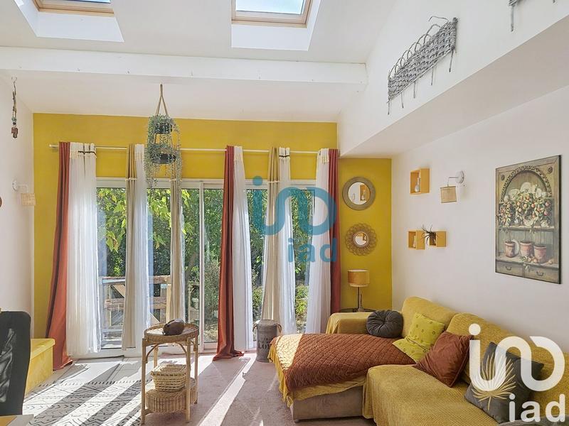 Maison - 240 m² - 8 pièces