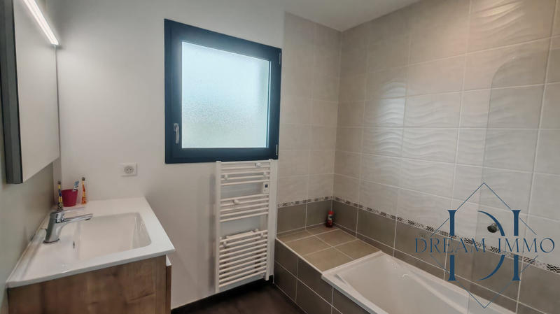 Maison contemporaine - 121 m² - 6 pièces